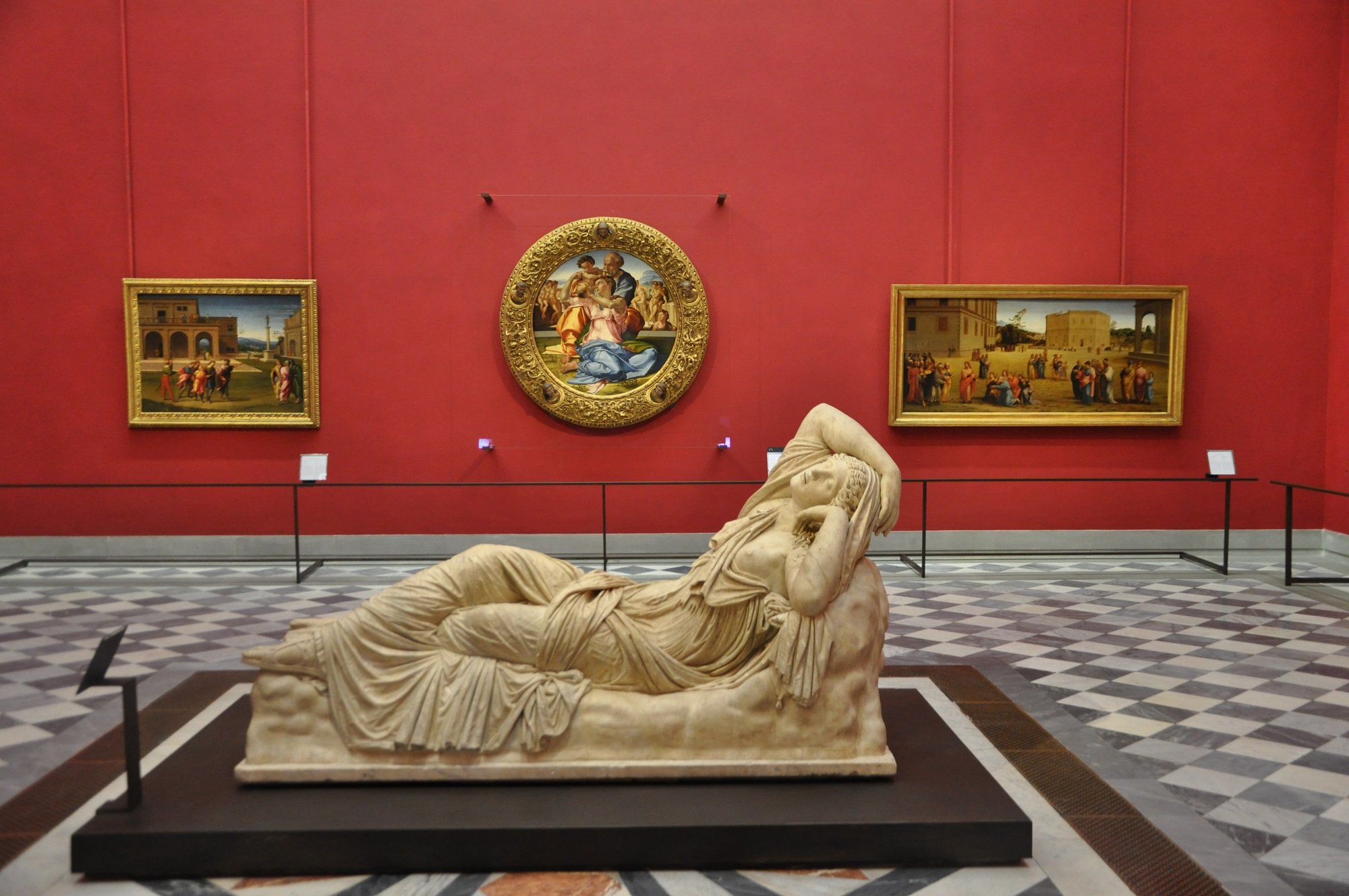 Uffizi, il Tondo Doni nel vecchio allestimento