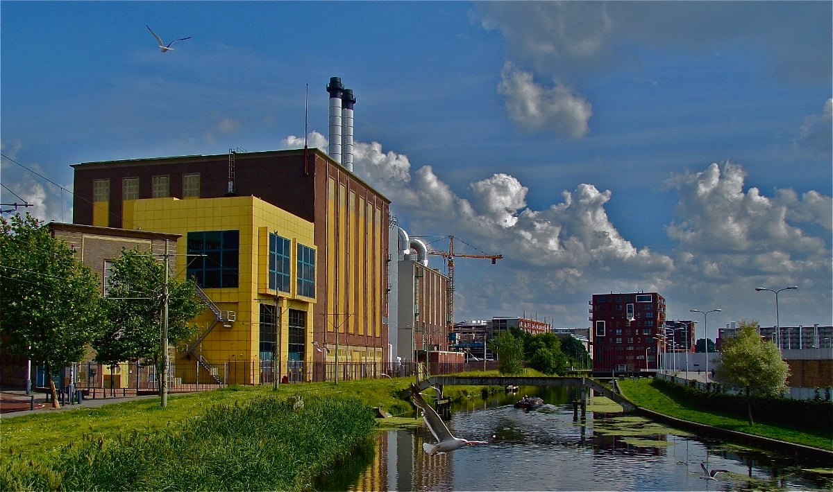 Elektriciteitscentrale, photo by Roelwijnants, fonte wikimedia 