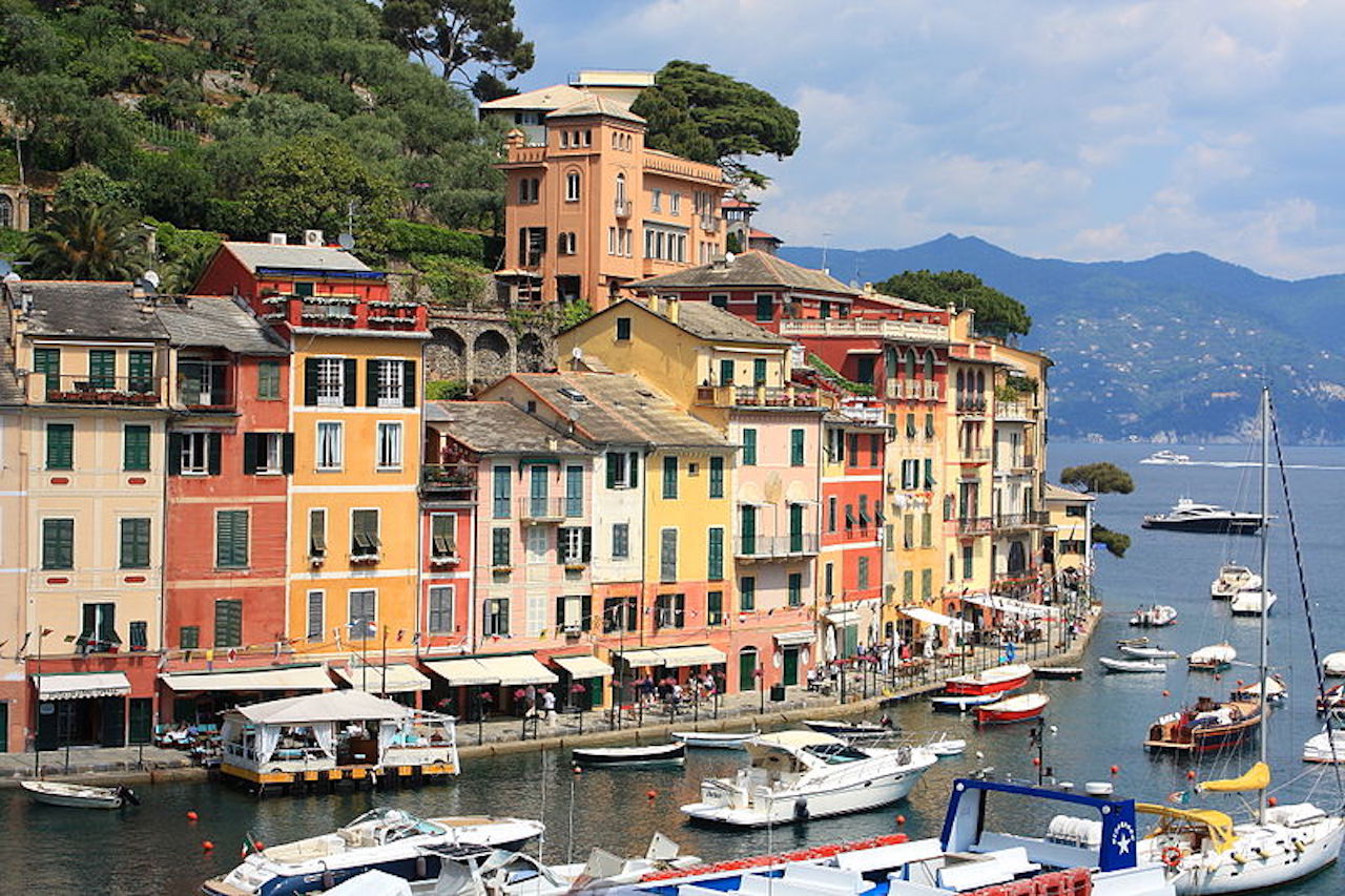 800px Best View of Portofino 6125391755 Cinema e vacanza: l’Italia da scoprire a spasso per i set