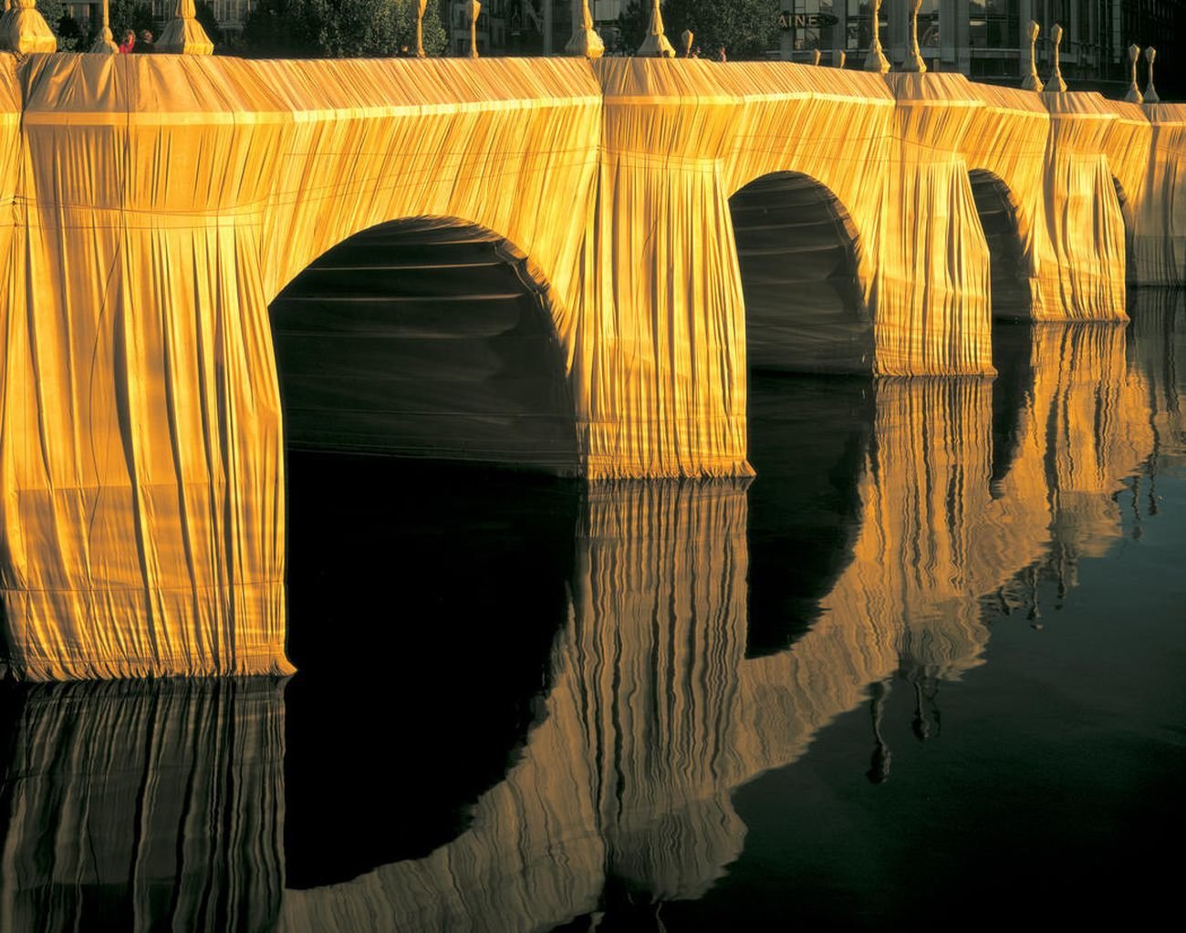 Christo et Jeanne Claude, The Pont Neuf Wrapped, Paris, 1975 85, photo Wolfgang Volz © 1985 Christo