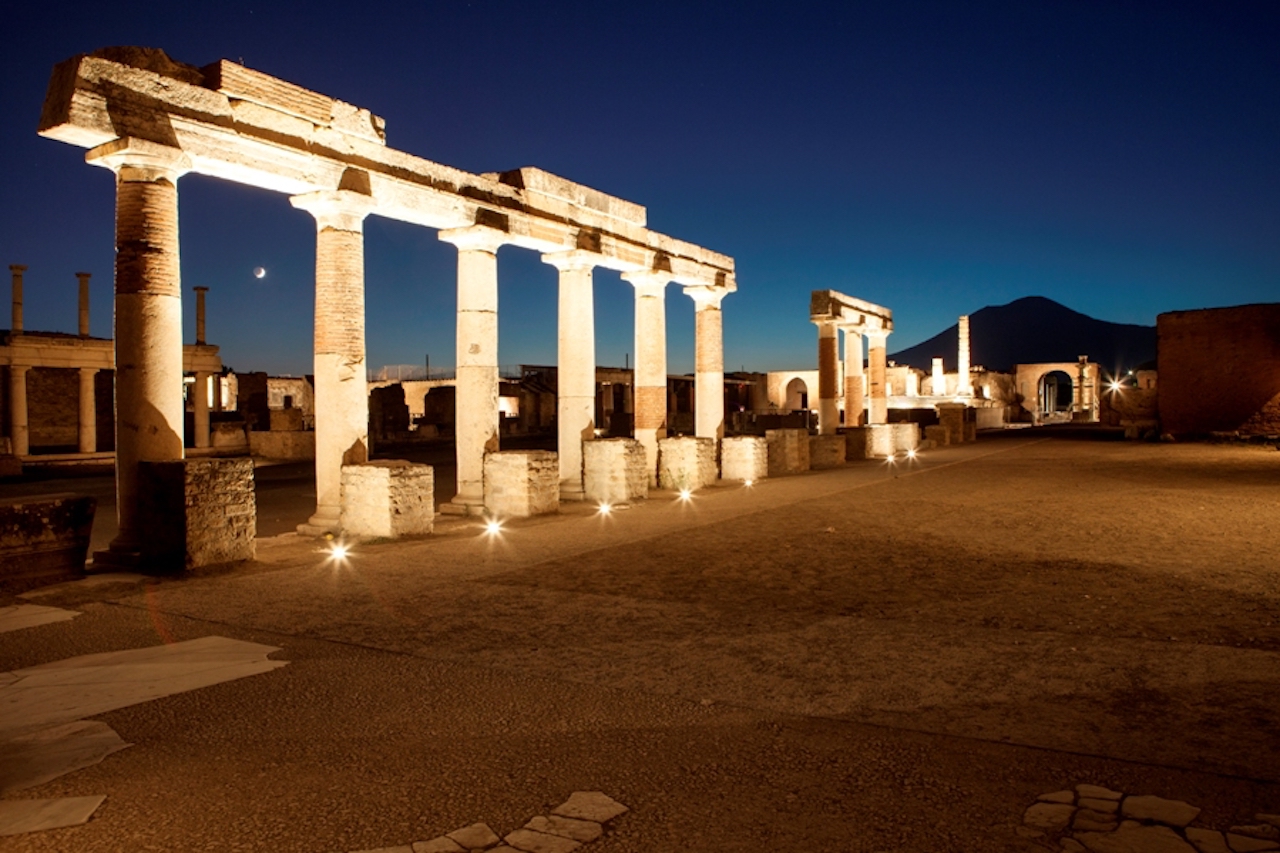 Pompei di notte 2 Una notte tra i siti archeologici in Italia. I nostri consigli