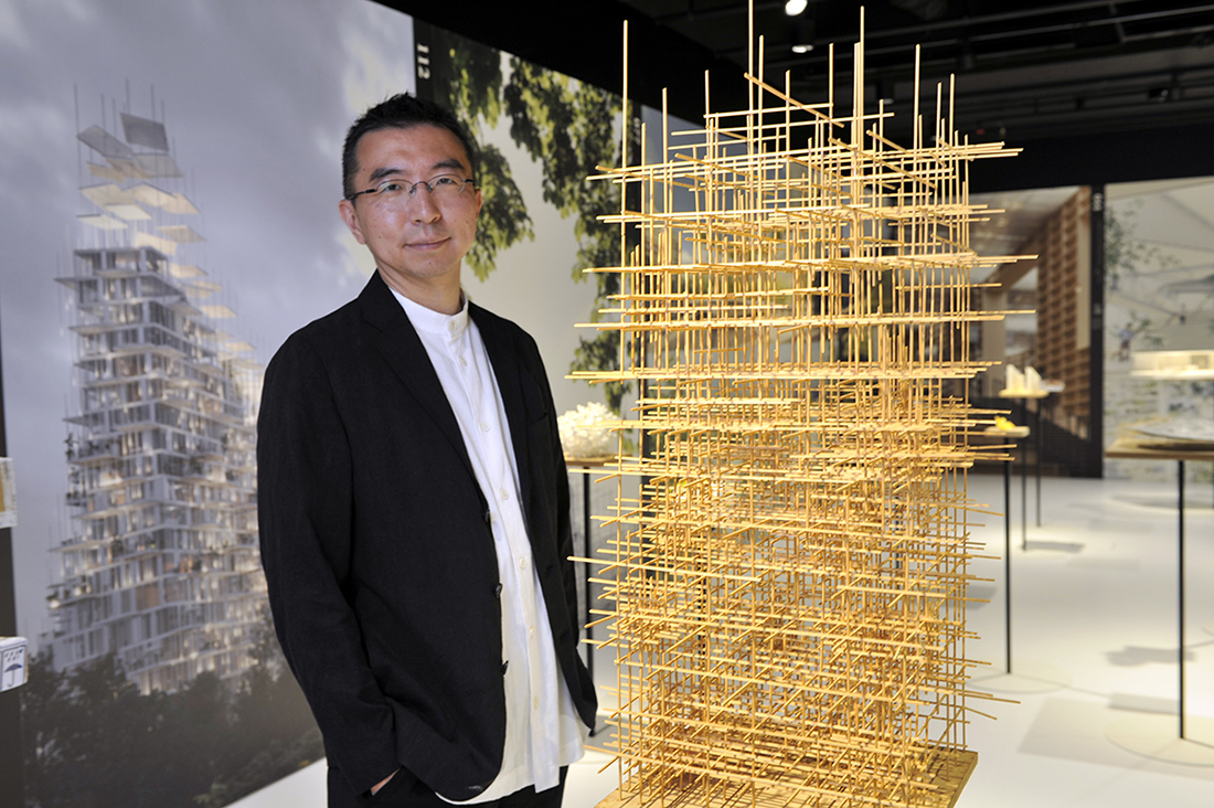 7 Sou Fujimoto acclaimed Japanese architect inspects one of 100 exhibits on display in his exhibition Futures of the Future at Japan House London Non solo Biennale di Venezia: 20 mostre di architettura da vedere adesso