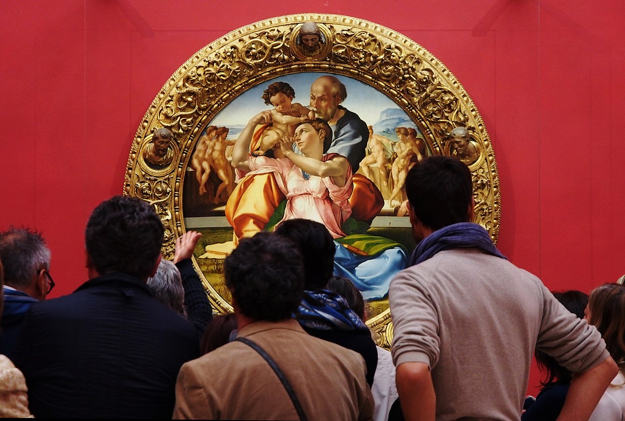 Firenze, Uffizi. Il pubblico assperato dinanzi al Tondo Doni, 2014 (vecchio allestimento