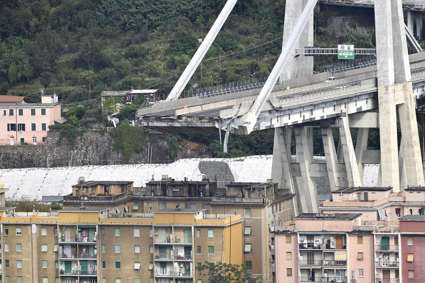 Il Ponte Morandi di Genova crollato