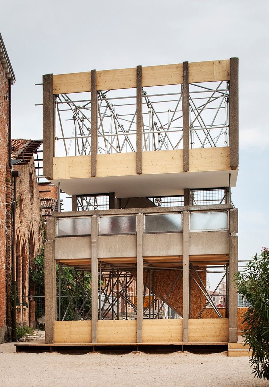 Robin Hood Gardens. A Ruin in Reverse. 16. Mostra Internazionale di Architettura - La Biennale di Venezia, Freespace. Special Project de La Biennale di Venezia con il Victoria & Albert Museum. Courtesy La Biennale di Venezia. Photo Francesco Galli