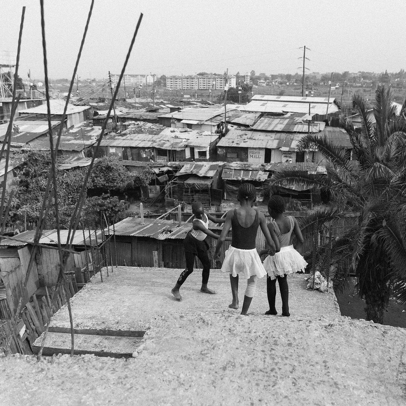 Sara Waiswa, dalla serie Ballet in Kibera, 2017. Courtesy the artist