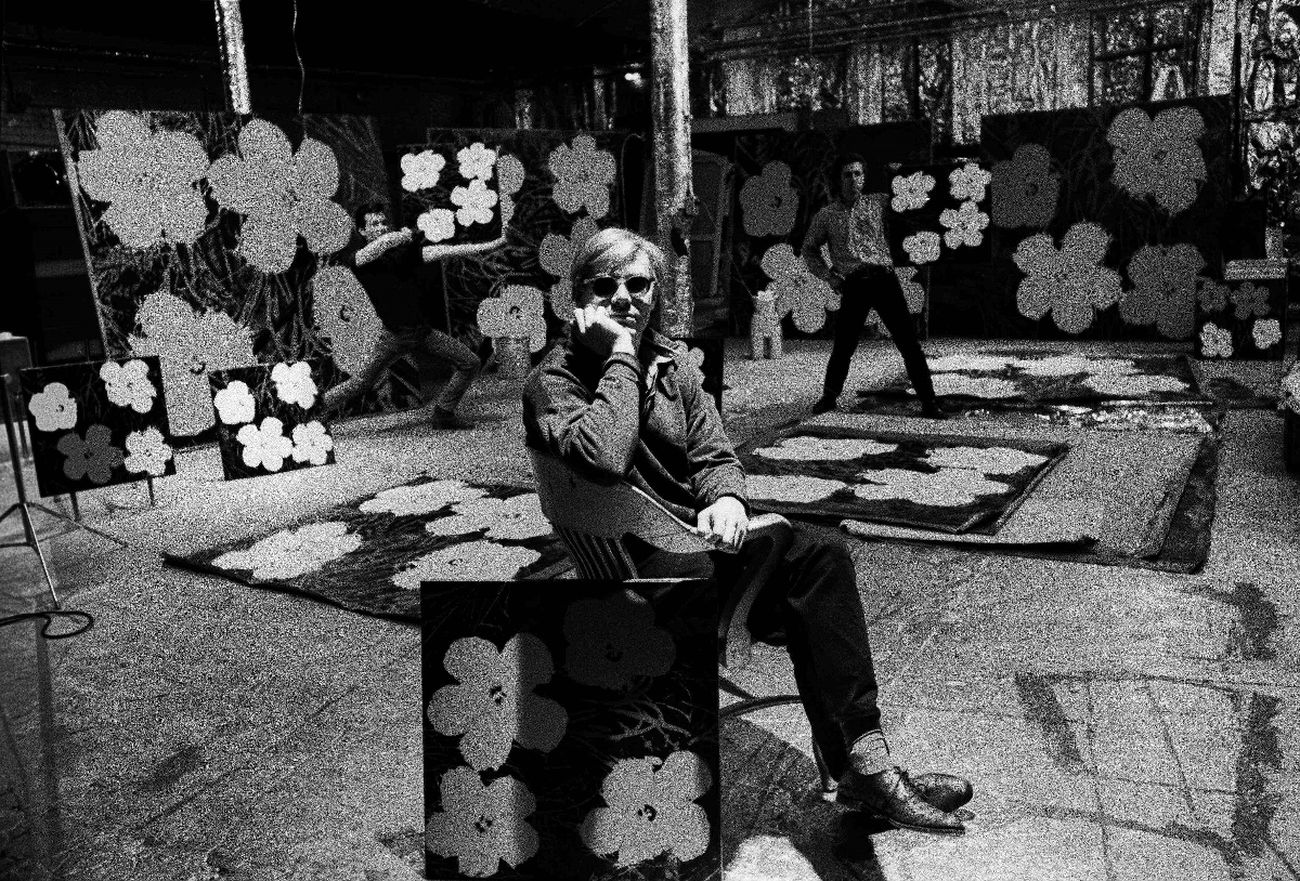 Andy Warhol, Philip Fagan, Gerard Malanga, Factory, New York, 1964. Courtesy Archivio Ugo Mulas, Milano – Galleria Lia Rumma, Milano Napoli © Eredi Ugo Mulas