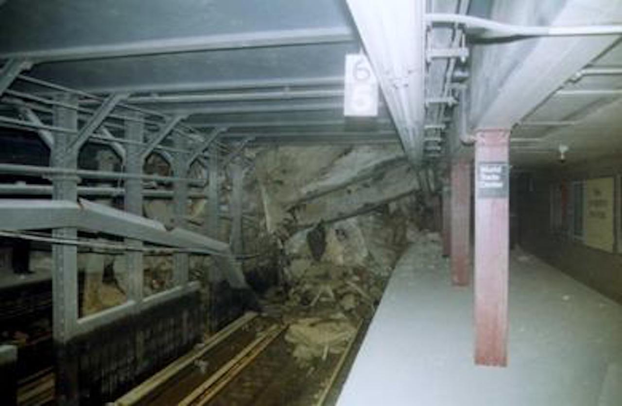 Cortlandt St station demolished A 17 anni dal crollo delle Torri Gemelle riapre a New York la stazione della metro di WTC Cortland