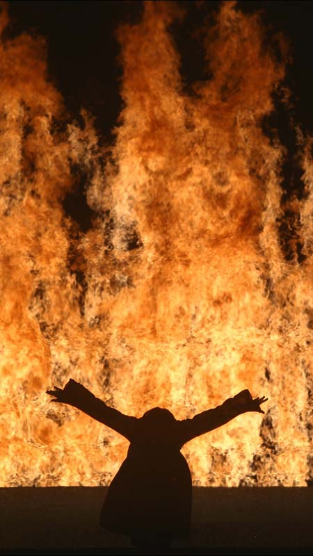 Bill Viola, Fire Woman, 2005. Video/sound installation. Performer: Robin Bonaccorsi. Courtesy Bill Viola Studio; Photo Kira Perov