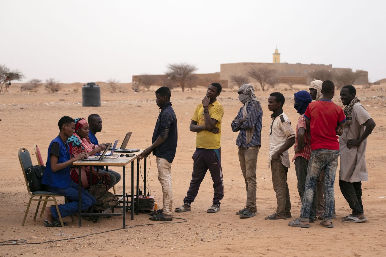 Francesco Bellina, Ufficio identificzione per migranti respinti al confine algerino, Agadez, 2018