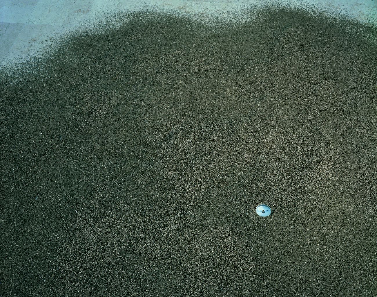 Giovanni Anselmo, Mentre la terra si orienta, 2002-06. Courtesy l’artista e Tucci Russo Studio per l’Arte Contemporanea. Installation view at Galleria d’Arte Moderna, Bologna 2006. Photo Ela Bialkowska