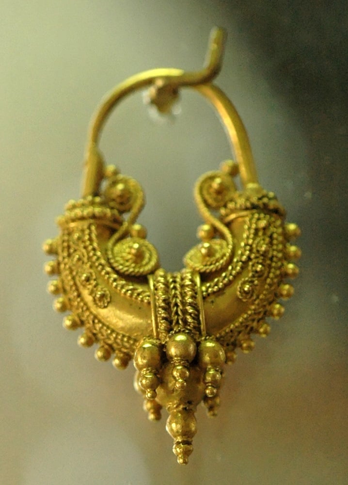 Gli Ori di Taranto, orecchino in oro, fine IV secolo a.C.