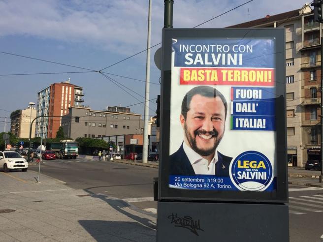 Il nuovo poster di Andrea Villa che prende in giro Salvini