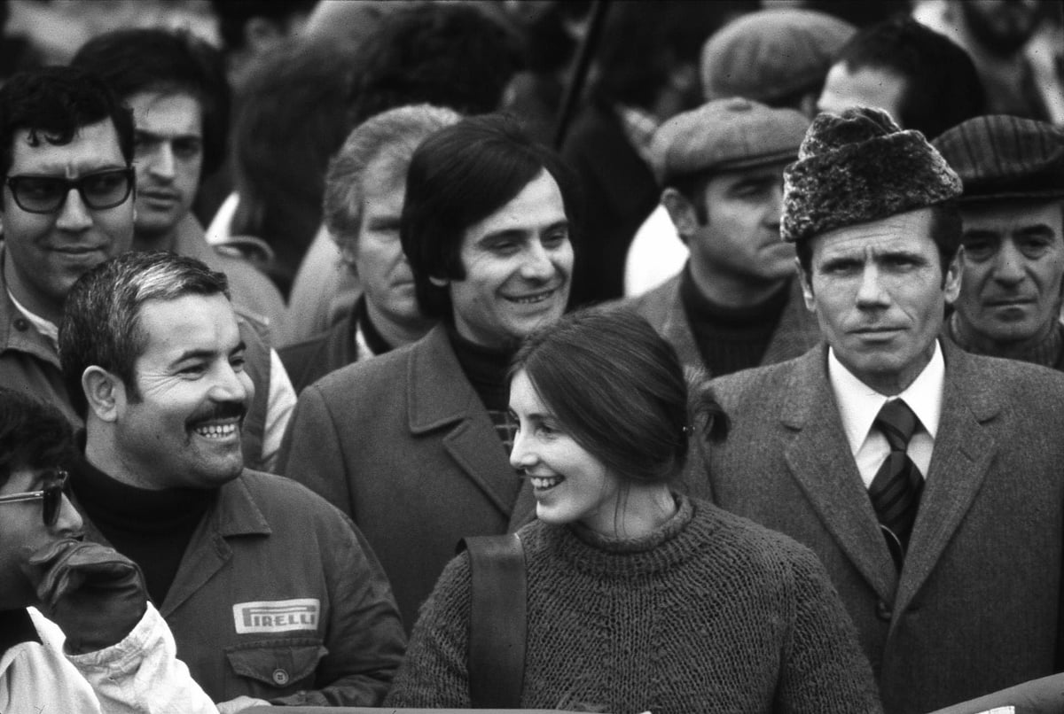 Sciopero degli operai della Pirelli in Piazza Duca D'Aosta, Milano, 1970, Archivio Uliano Lucas