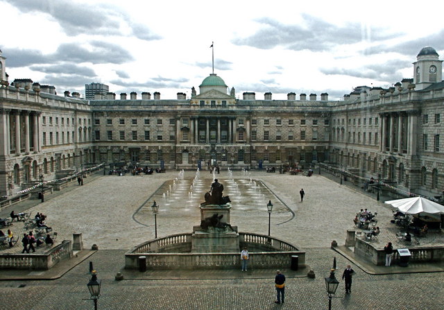 The courtyard of Somerset House, Strand, London - geograph.org.uk, ph. Anthony O'Neil, fonte wikimedia