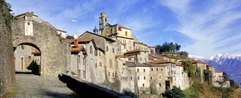 1. Mulazzo Ad Villam. La Galleria Perugi lascia Padova e sceglie il borgo di Mulazzo…