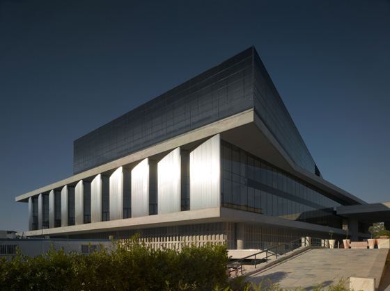 Bernard Tschumi Architects New Acropolis Museum photo by Christian Richters Votate Hadid, Chipperfield o Tschumi? Forza, assegniamo il Mies van der Rohe Award