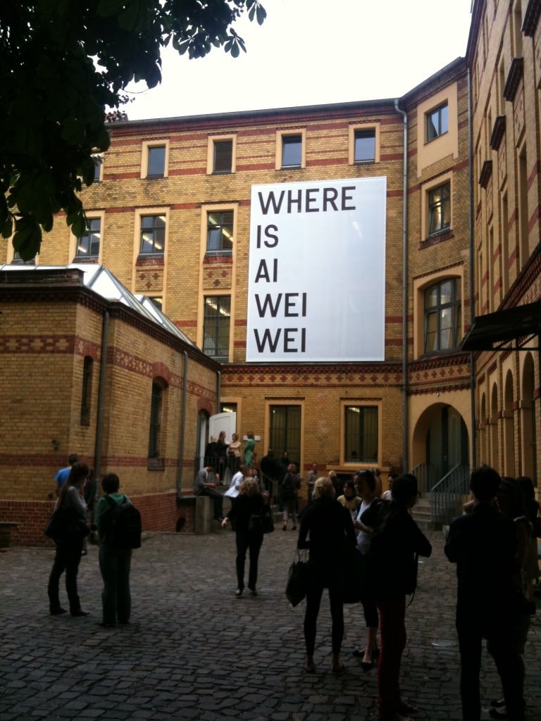 Gallery Weekend Updates: Neugerriemschneider inaugura Wei Wei ma Ai non c’è. E Berlino si stringe idealmente attorno a lui