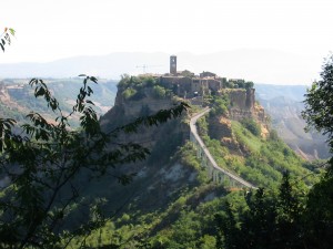 Civita in campo per… Civita (Bagnoregio). Accordo con lo IUAV per un progetto di salvaguardia