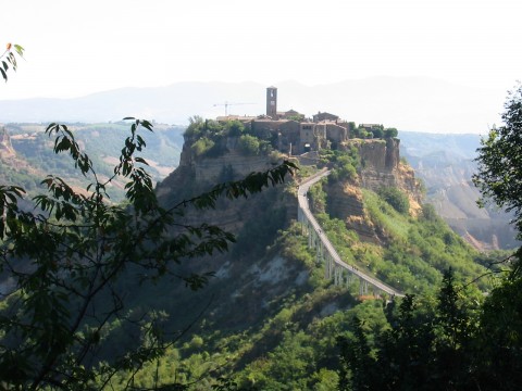 Civita di Bagnoregio Civita in campo per… Civita (Bagnoregio). Accordo con lo IUAV per un progetto di salvaguardia