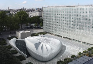 Moda, arte e architettura in giro per il mondo. Ecco il Mobile Art Pavillion di Zaha Hadid per Chanel