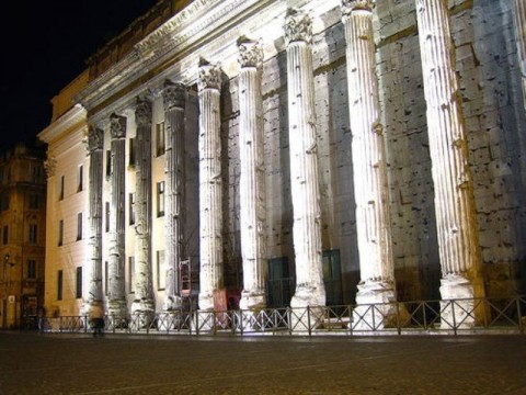 Piazza di Pietra Chi salverà Roma da questa mostra?