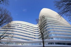 Studi d’architetti che non si fermano mai. UNstudio, a Groningen, inaugura DUO², edificio per uffici. Sostenibile, ovviamente