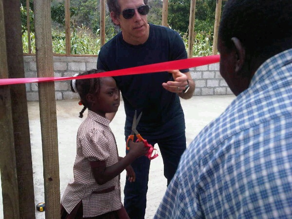 ben stiller Ti presento i miei… artisti. Ben Stiller e David Zwirner insieme (con Christie’s) per Haiti