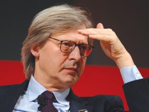 sgarbi1 Schiattate dalla voglia di sapere ulteriori ragguagli sulla sgarbiennale? Catalogo, inaugurazioni regionali e altro