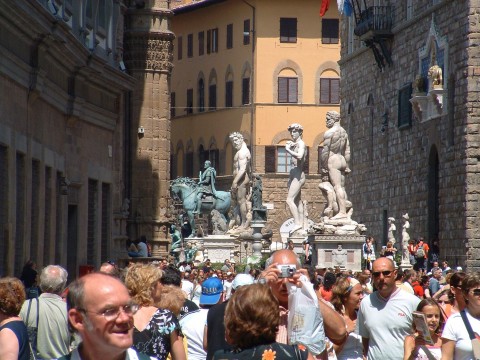 turisti a firenze Un passo indietro e due avanti