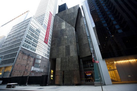 American Folk Art Museum C’è la crisi? Benone per il museo grande che mangia il museo piccolo. Succede a New York, avete presente la 53esima...?