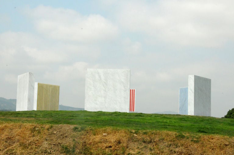 Daniel Buren MURI FONTANE A 3 COLORI PER UN ESAGONO Buren fa a strisce la Toscana