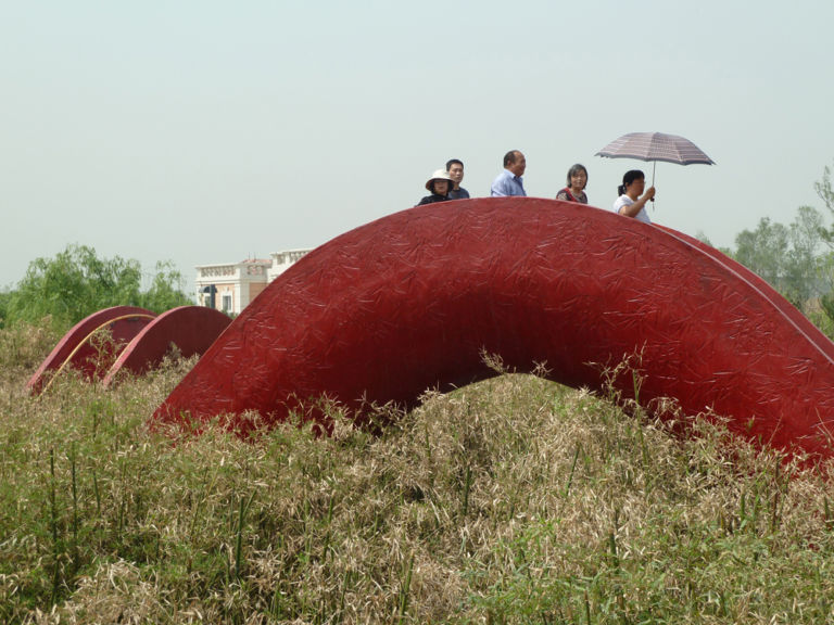 Garden of 10.000 Bridges 04 courtesy of West 8 urban design landscape architecture Un labirinto di ponti, la nuova installazione dei West 8 alla Xi'an International Horticultural Exhibition