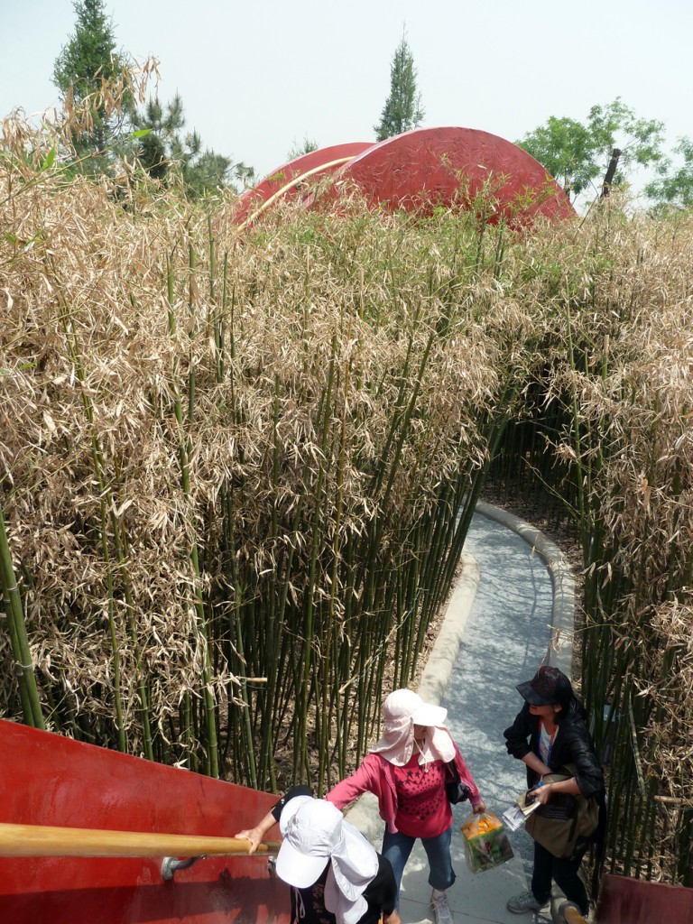 Garden of 10.000 Bridges 05 courtesy of West 8 urban design landscape architecture Un labirinto di ponti, la nuova installazione dei West 8 alla Xi'an International Horticultural Exhibition