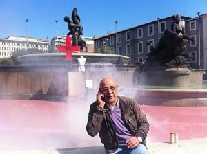 Arte, spettacolo o campagna elettorale? E intanto a Roma Graziano Cecchini squaderna la sua nuova performance: la fontana di Piazza Esedra è tricolore