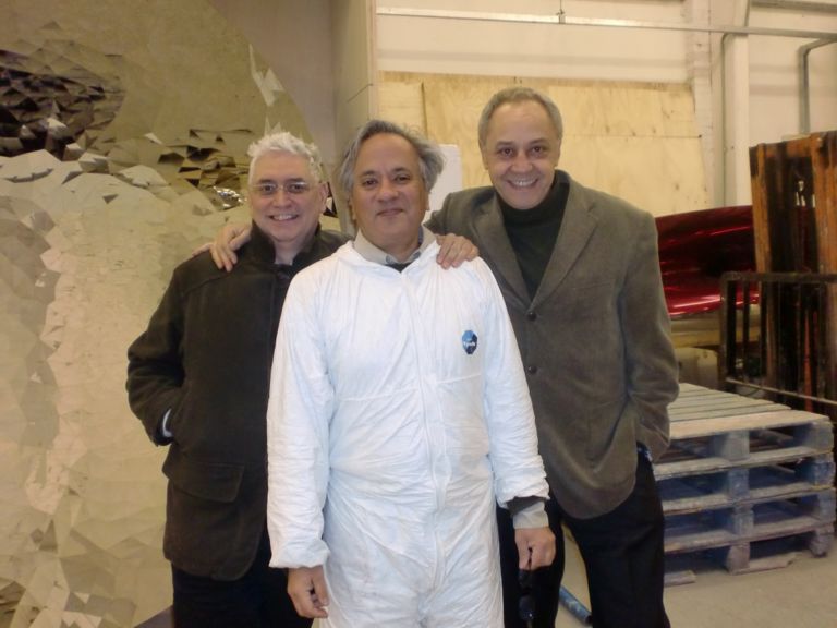 Kapoormercuriopaparoni È il momento di Anish Kapoor? In esclusiva Artribune ve lo fa vedere in camice da lavoro…