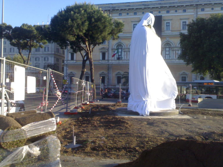 Rainaldi3 Vi piacciono le sorprese? No? E allora scoprite cosa si inaugura domani a Roma, davanti alla Stazione Termini…