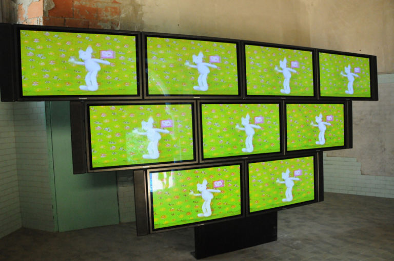 Sturtevant Elastic Tango 2010 9 monitors dramma in tre atti phoyo by Valentina Grandini Ma dove lo trovate voi un sito che vi fa vedere tutto l'Arsenale della Biennale martedì sera?