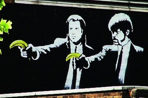 banksy PULP Fiction Banksy, dalle bombolette alla cinepresa. Lo street artist più famoso al mondo diventa regista. E a Firenze, arriva il suo primo film…
