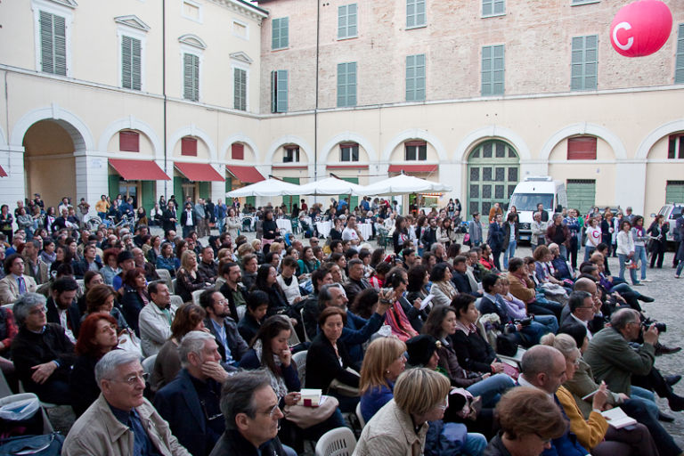 pubblico ph.silvia rizzi L’arte e il vil denaro. È ora del festival di Faenza