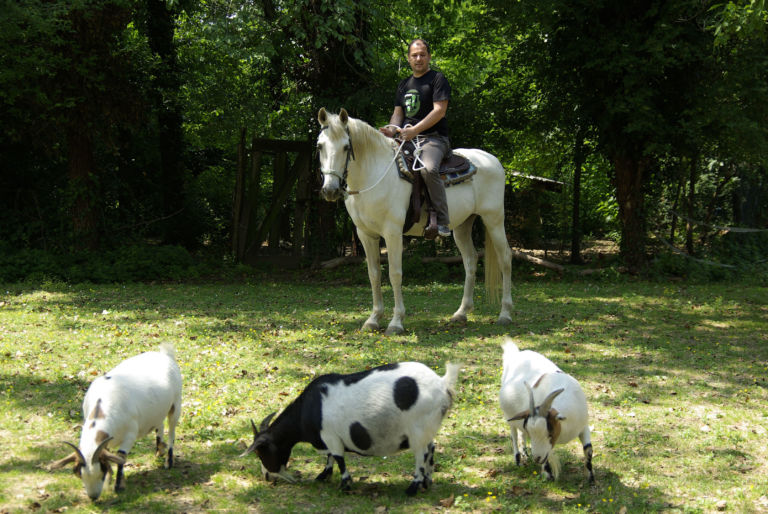 1. Adrian Paci foto Claudio Bettio Taiabati Adrian Paci a cavallo di RAVE