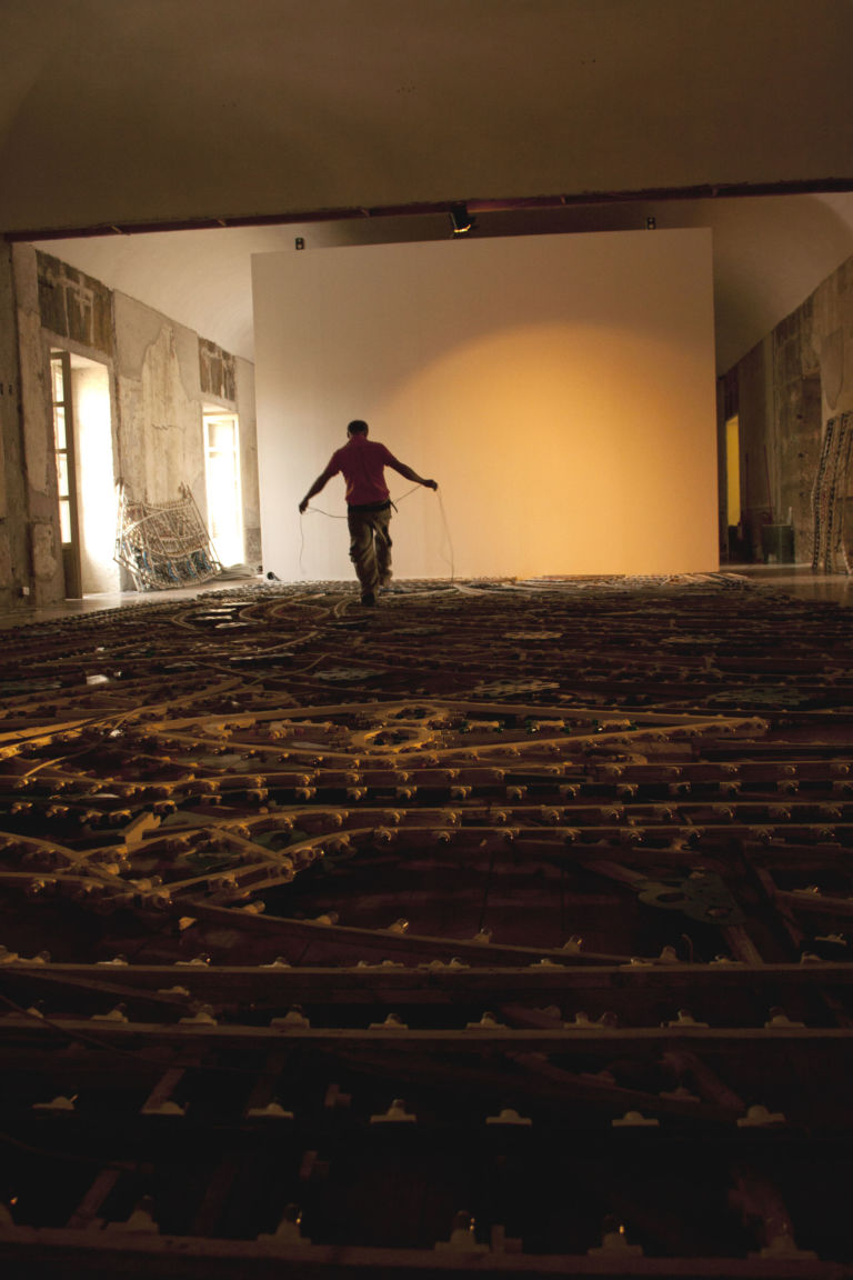 Allestimento dellopera di Bartolini foto Mariangela Insana 1 Backstage siciliano. Fra Schabus e Bartolini, Artribune entra alla mostra Sotto quale cielo? in allestimento a Palazzo Riso