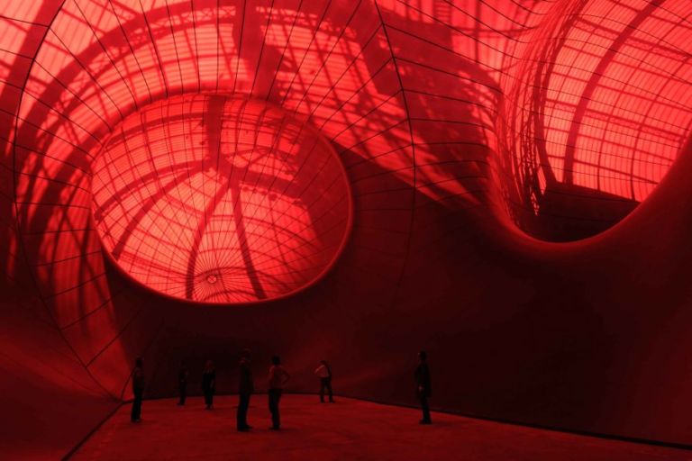 Anish Kapoor. The Leviathan. Grand Palais Parigi Richie & Anish. Al Grand Palais il Leviatano si fa electro… Ed è subito party