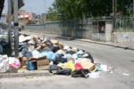 CAM2 “Niente Biennale, siamo soffocati dalla monnezza”. E anche il CAM di Casoria abbandona Sgarbi