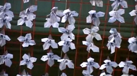 Charles Kaisin 10mila origami Belgio Coi vecchi codici penali e civili, 10mila origami. Accade in Belgio, complici il designer Charles Kaisin e i detenuti del carcere di Bruxelles