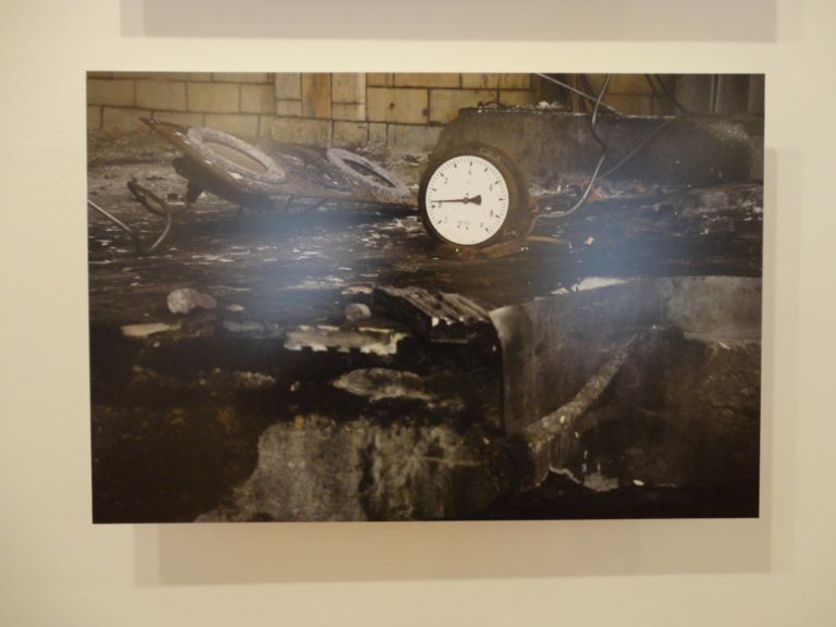 Hanna Smitmans Egeria farbereitermometer 40 x 60 cm fotografia digitale La città fatta a pezzi
