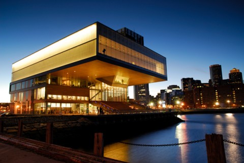 LICA di Boston in notturna La cultura dell'aperitivo va al museo