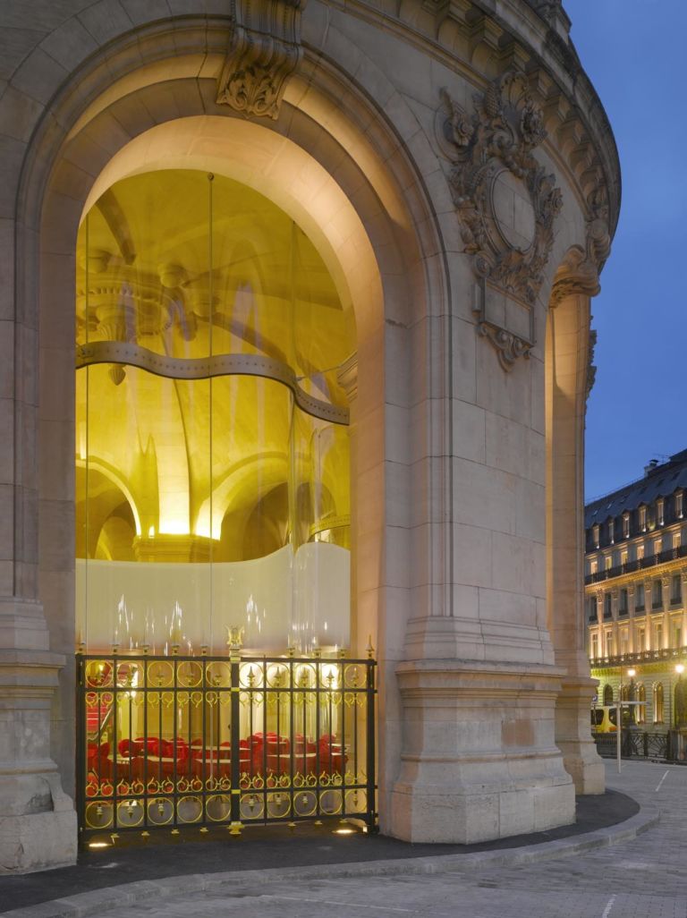 La sala dallesterno foto Roland Halbe Le Phantome de l’Opéra Garnier. Apre a Parigi l’etereo ristorante griffato Odile Decq