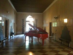 La Biennale stanca? C’è sempre la pausa musicale al padiglione neozelandese…