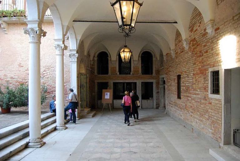 Palazzo Zorzi 2 Continental Breakfast. A Venezia il mondo dell’arte ha trovato il tempo pure di parlare di public art…